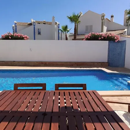 Vila Casa Golfinho, *