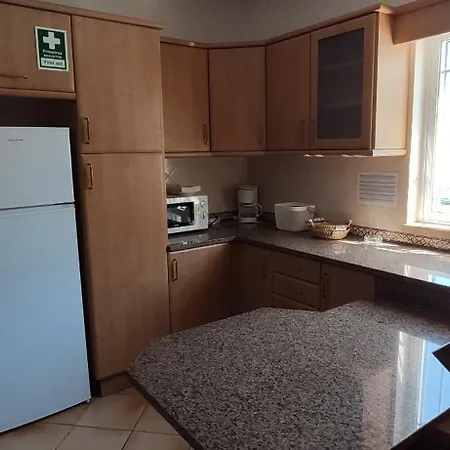 Casa Golfinho, Vila *