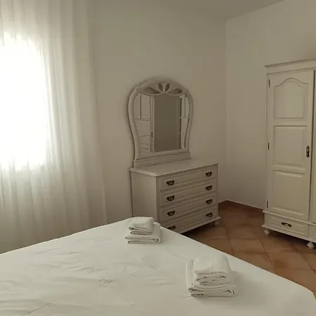 Casa Golfinho, Vila