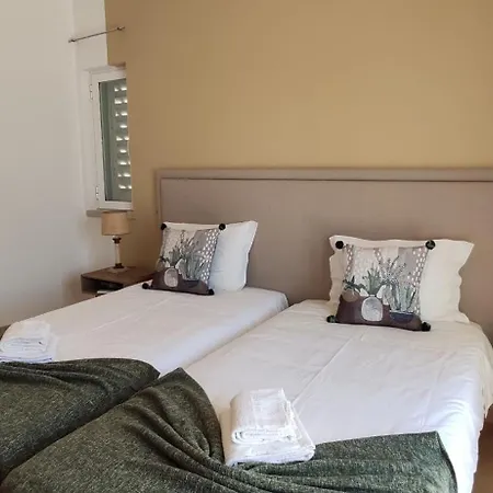 Casa Golfinho, Villa