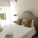 Casa Golfinho, Villa *